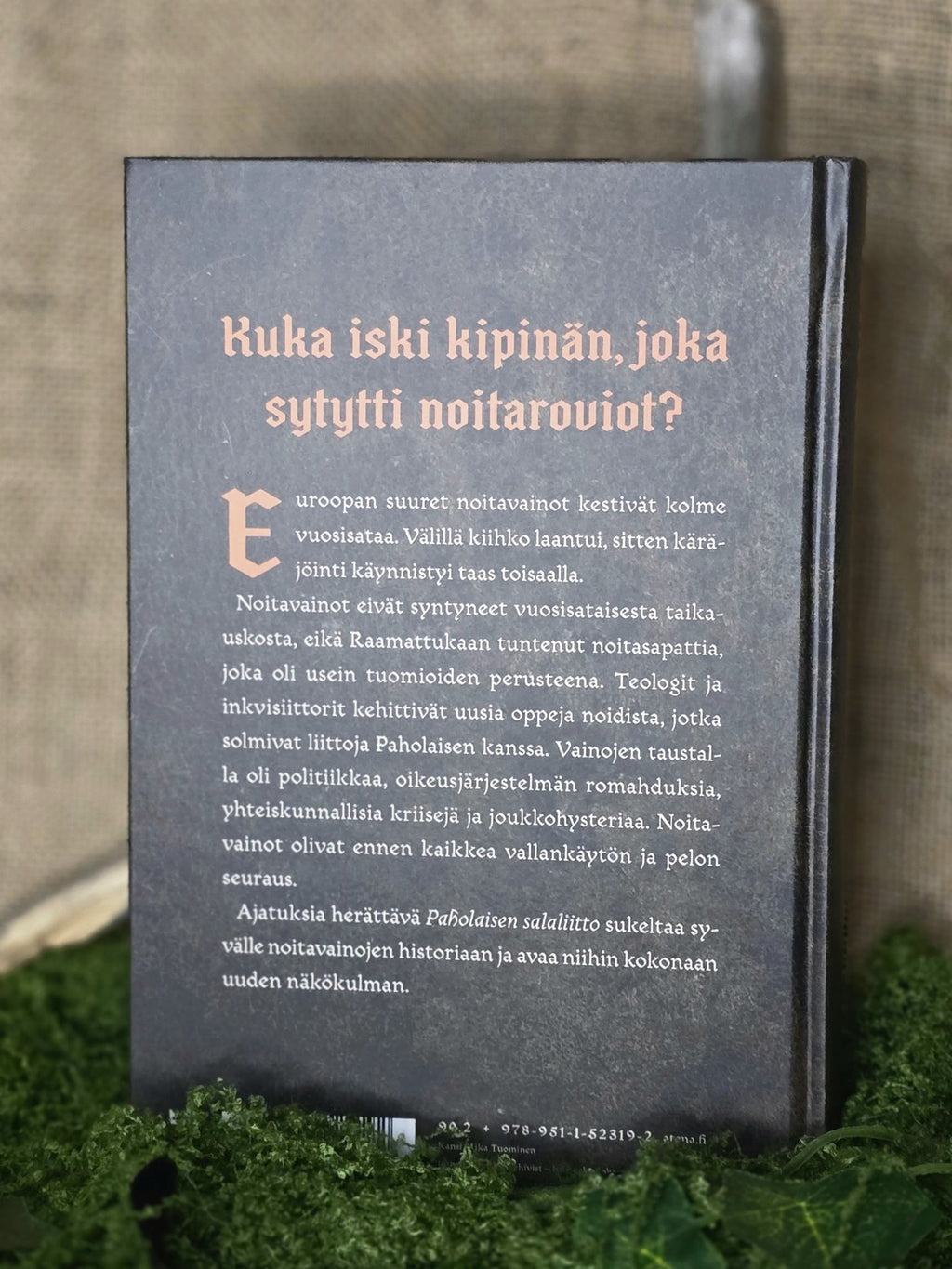 Paholaisen salaliitto kirja. 
