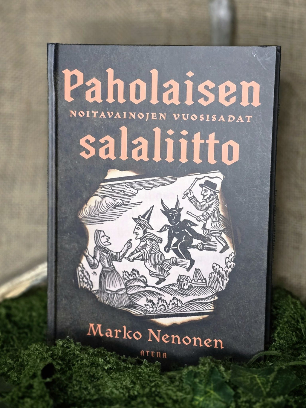 Paholaisen salaliitto kirja. 