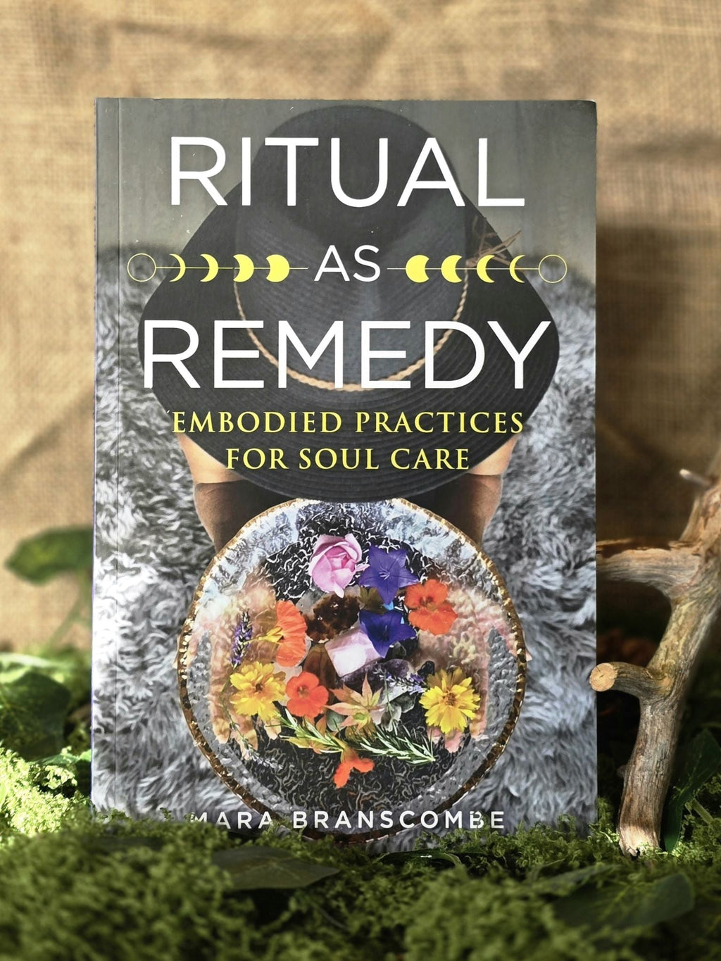 Ritual as Remedy - Embodied Practices for Soul Care. Kirjat englanniksi ja suomeksi Inked Mystiqs!