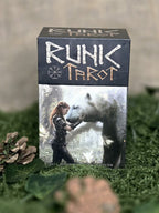 Runic Tarot Kit kortit.