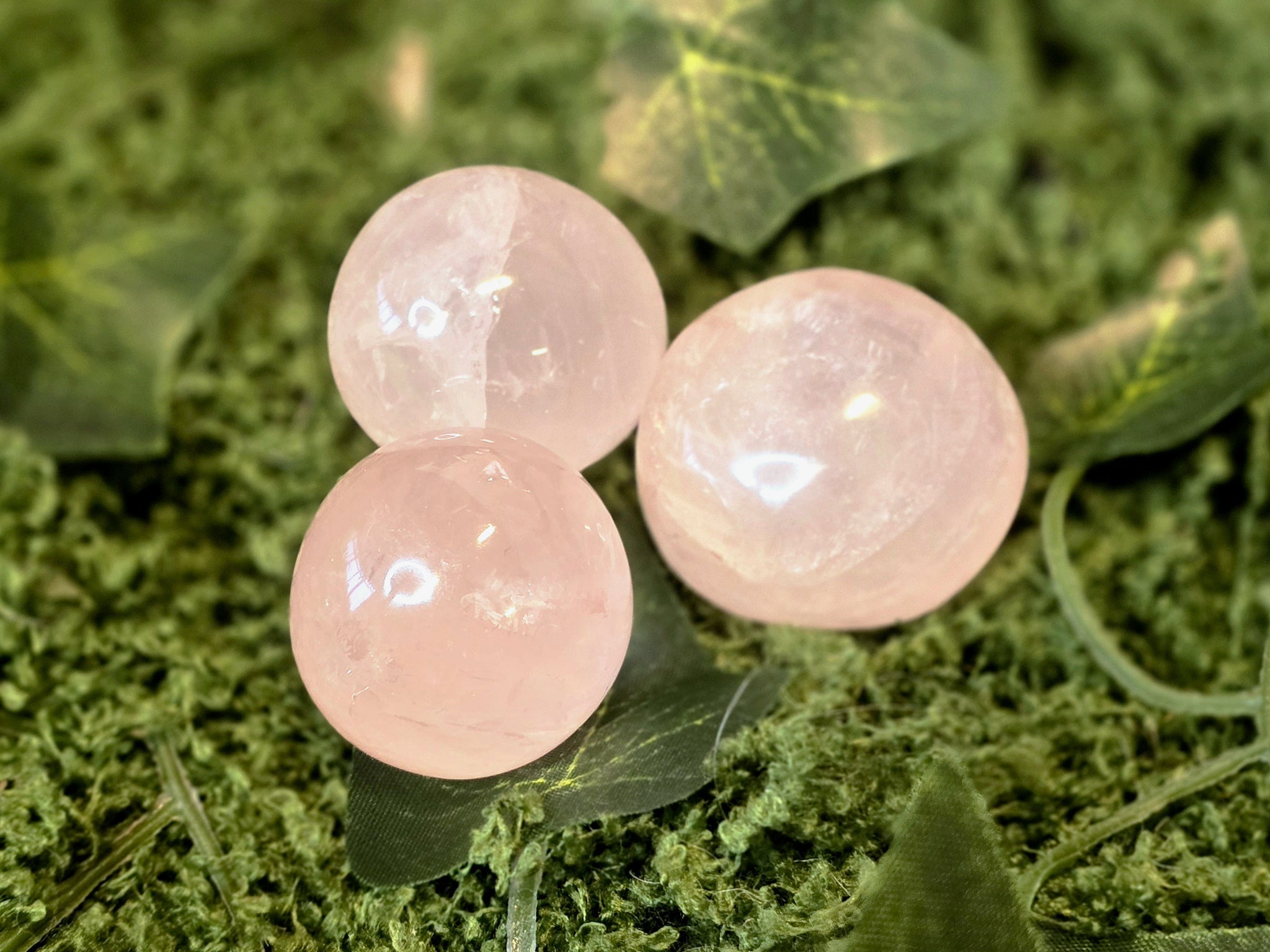 Ruusukvartsi pallo - Inked Mystiqs