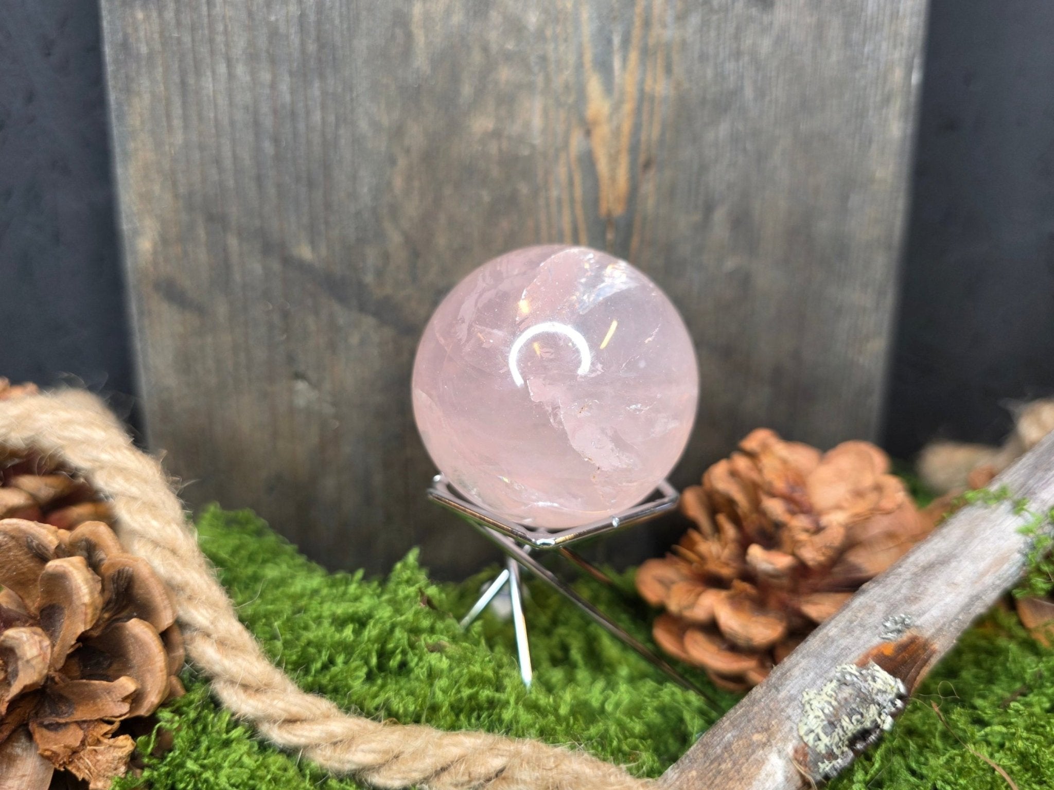 Ruusukvartsipallo 4cm - Inked Mystiqs