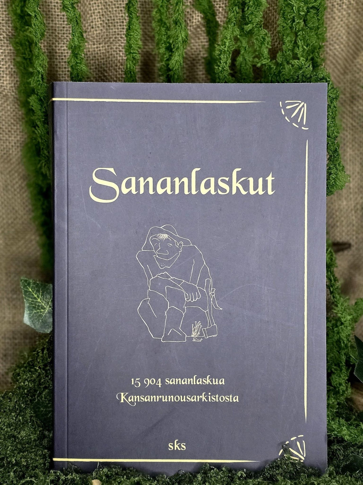 Kansanrunousarkiston sananlaskut kirja.