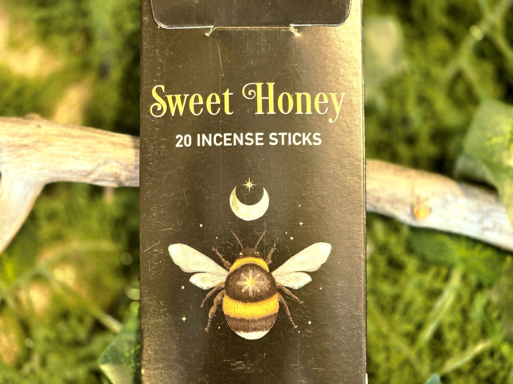 Something Different Dark Forest Sweet Honey suitsuketikut kauniilla luontoaiheisella kuvituksella on tuoksultaan hunajainen