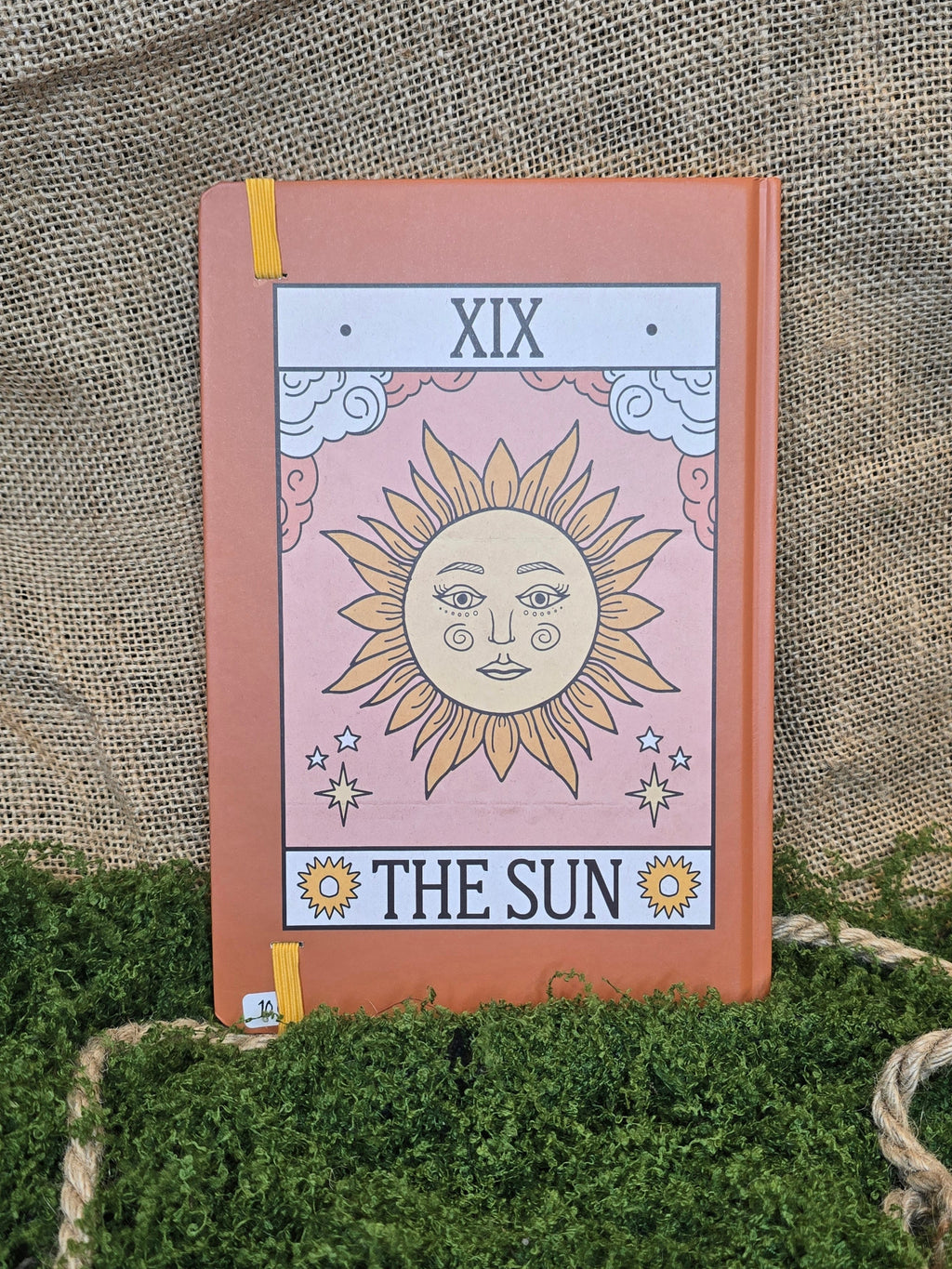 Tarot korteista tuttu the sun muistikirjana takaa.