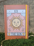 Tarot korteista tuttu the sun muistikirjana.