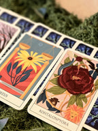 Tarot Kasvien viisaus -tarotkortit & kirja. Inked Mystiqs verkkokaupasta.