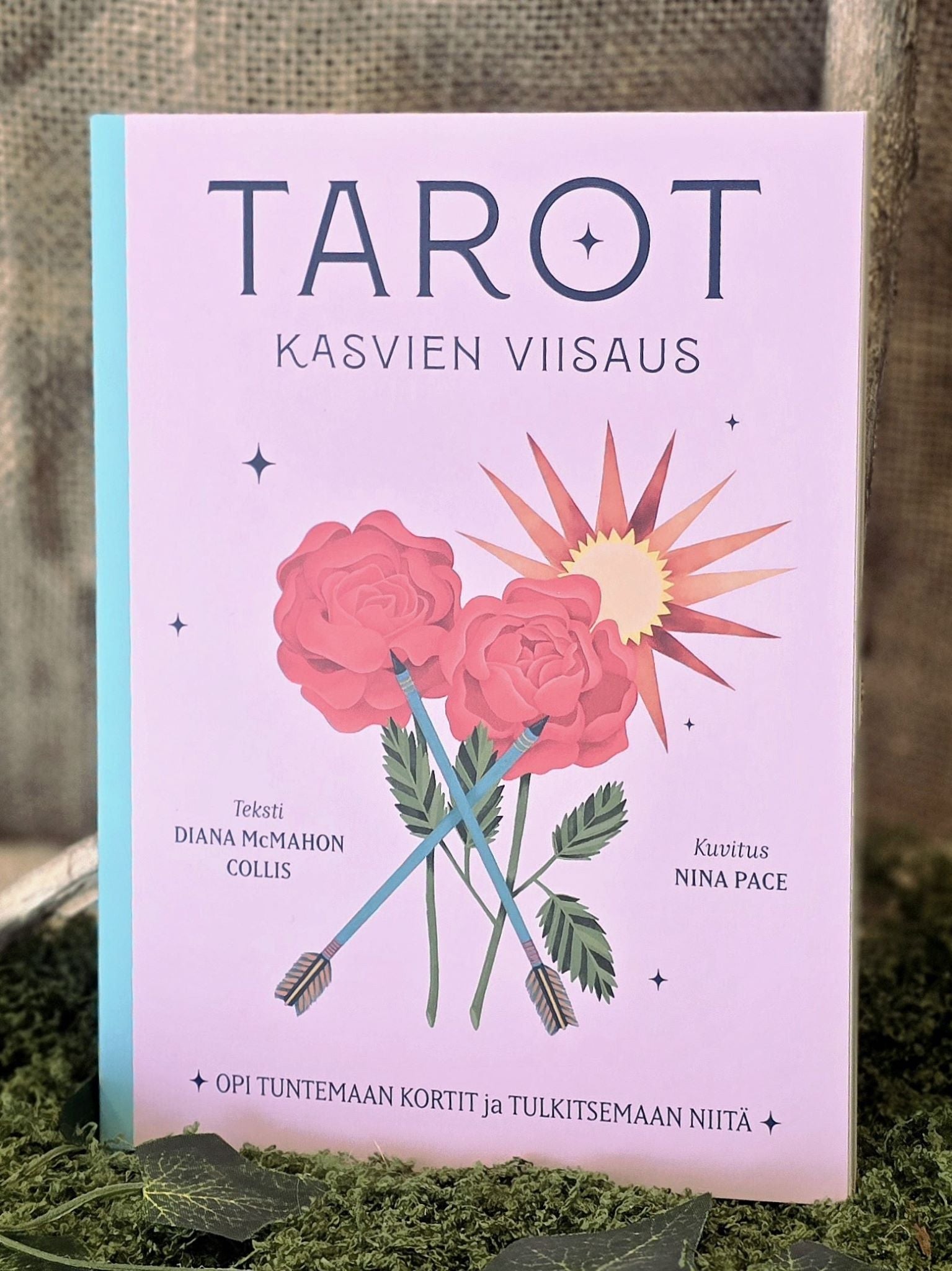 Tarot Kasvien viisaus -tarotkortit & kirja. Inked Mystiqs verkkokaupasta.
