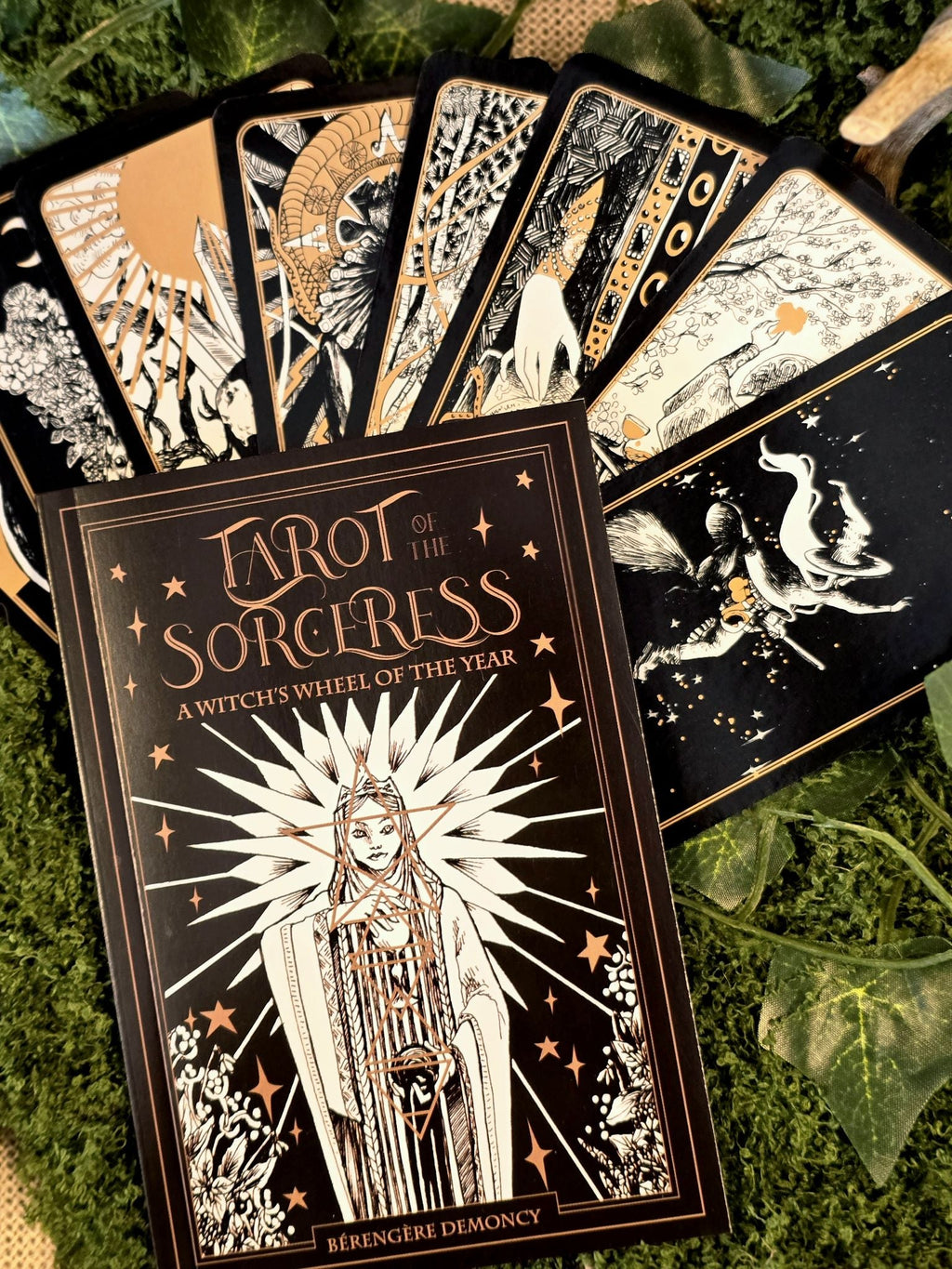 Tarot of the Sorceress - tarotkortit - Inked Mystiqs