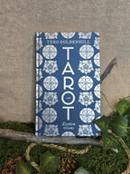 Tarot aiheinen kirja.