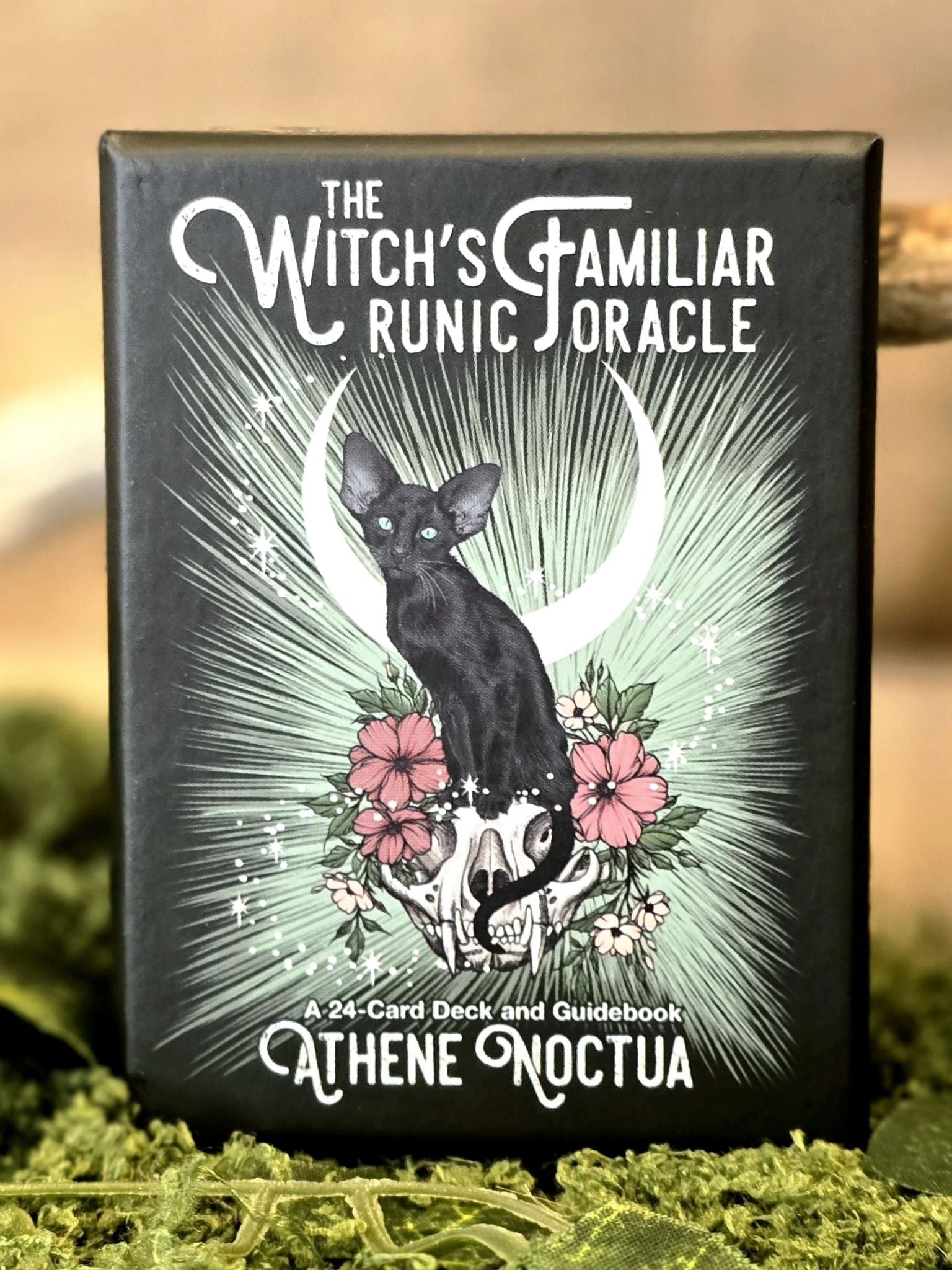 The Witch’s Familiar Runic Oracle -oraakkelikortit