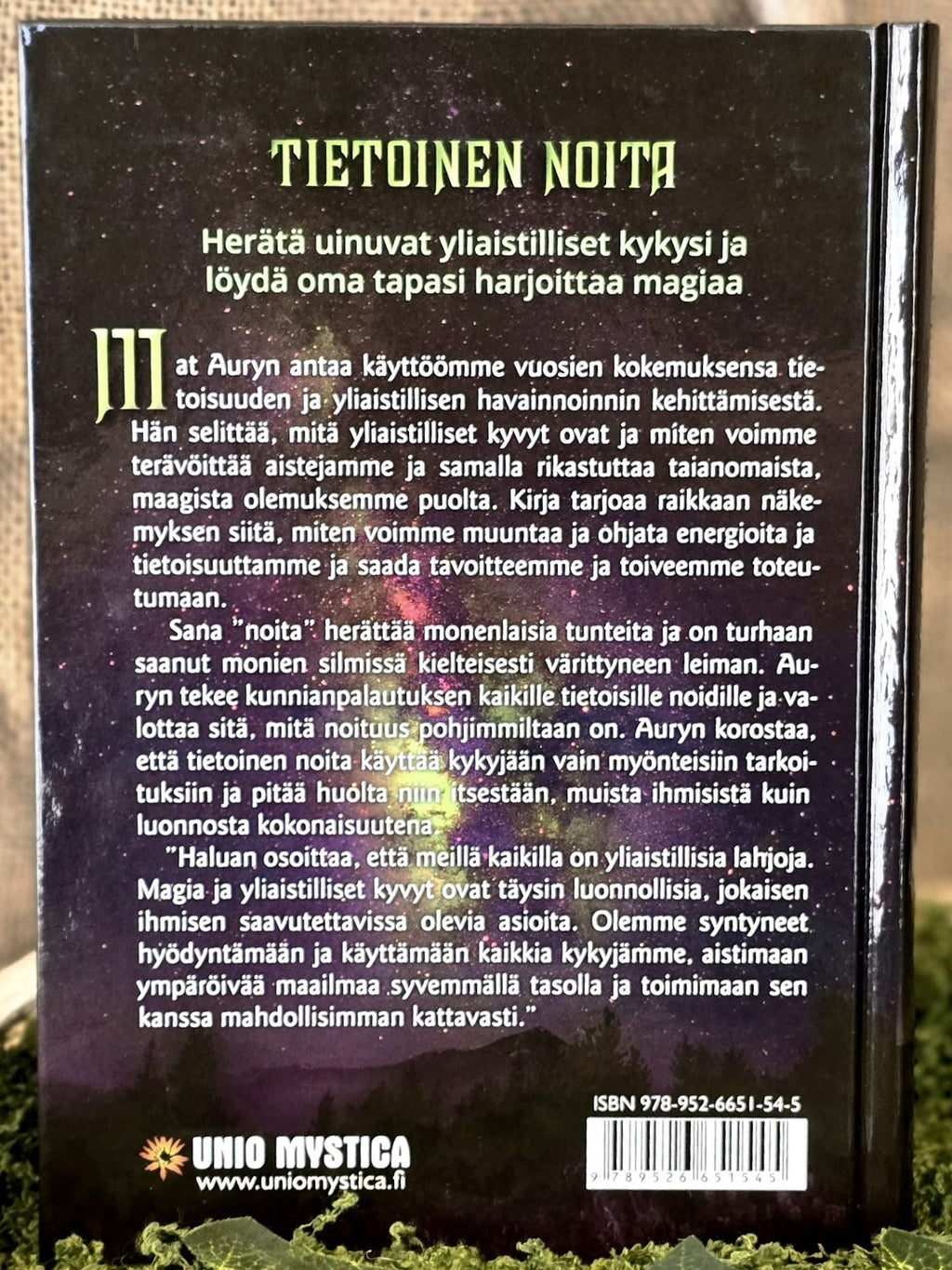 Tietoinen noita kirja takakansi. 