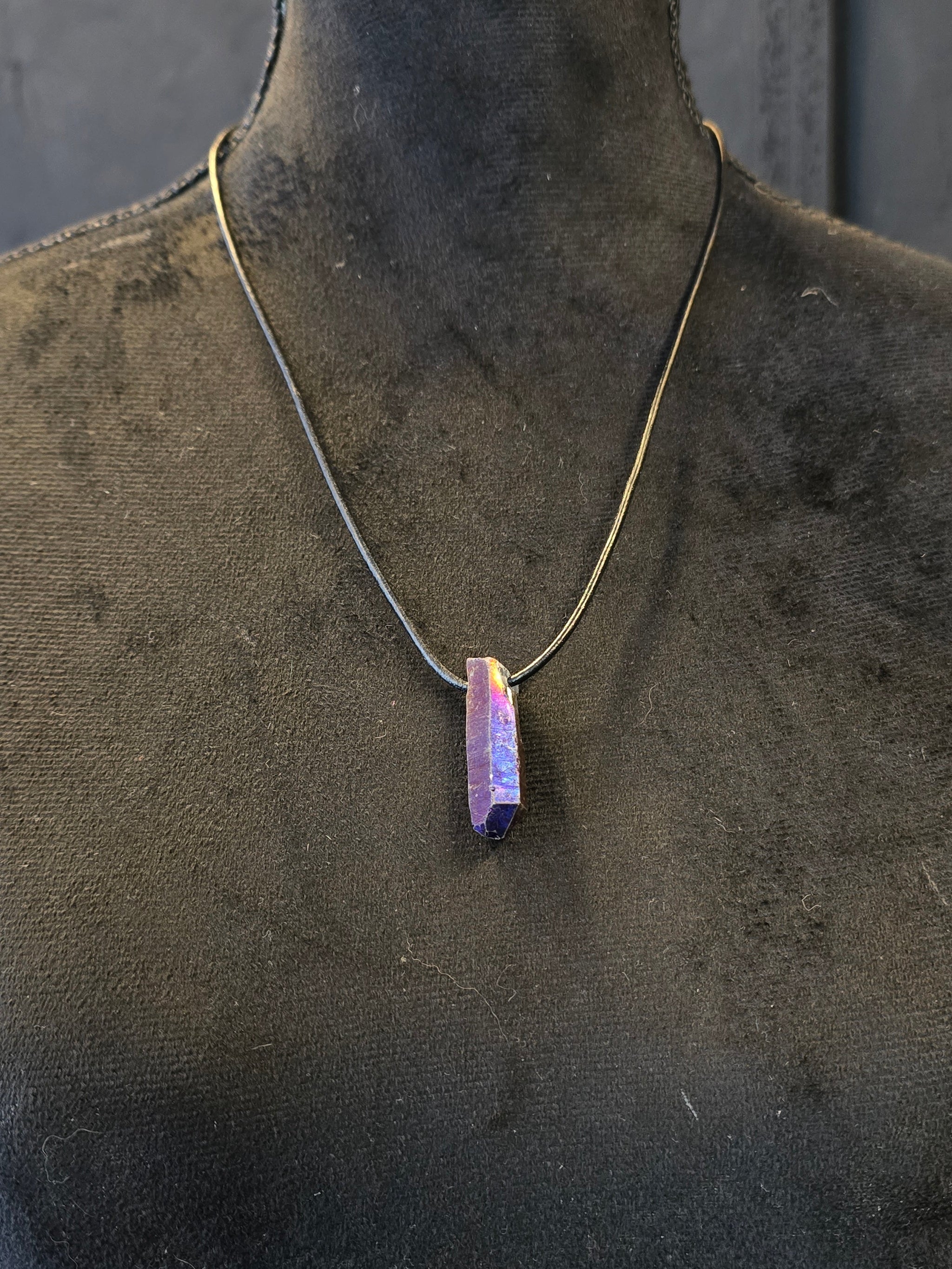 Titanium aurakvartsi kaulakoru