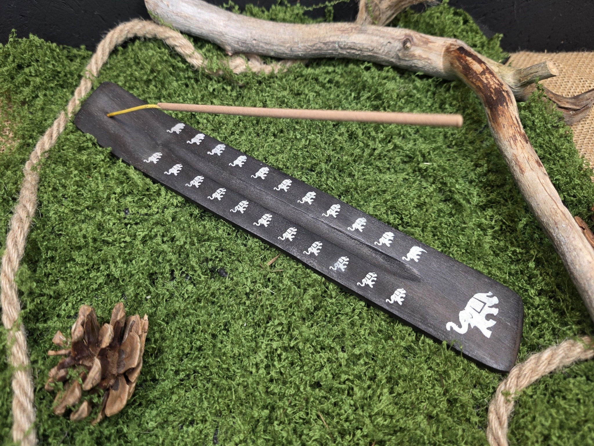 Tummat puiset suitsukepidikkeet - Inked Mystiqs