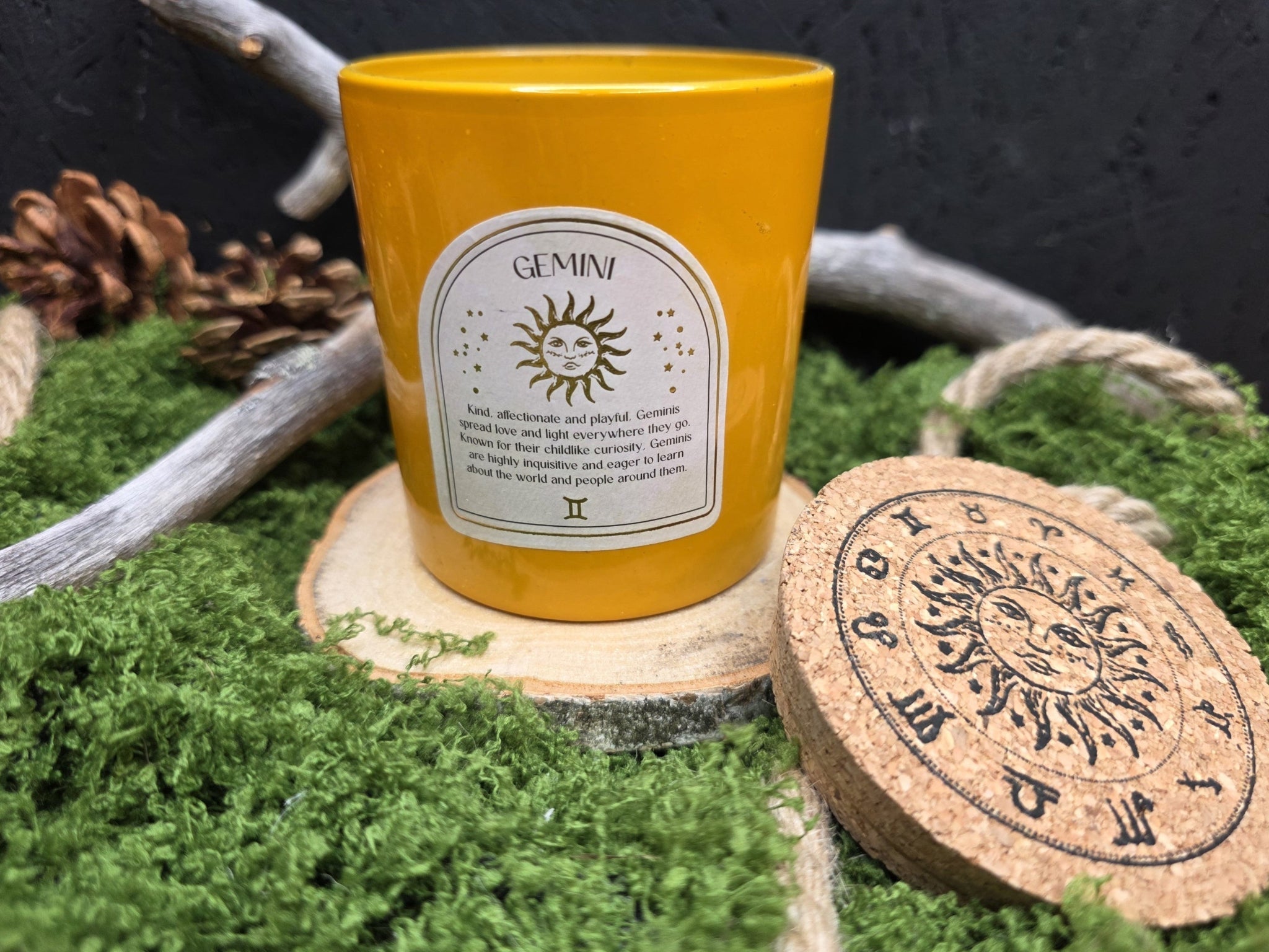 Tuoksuvat Horoskooppikynttilät kristalleilla, 12 erilaista - Inked Mystiqs