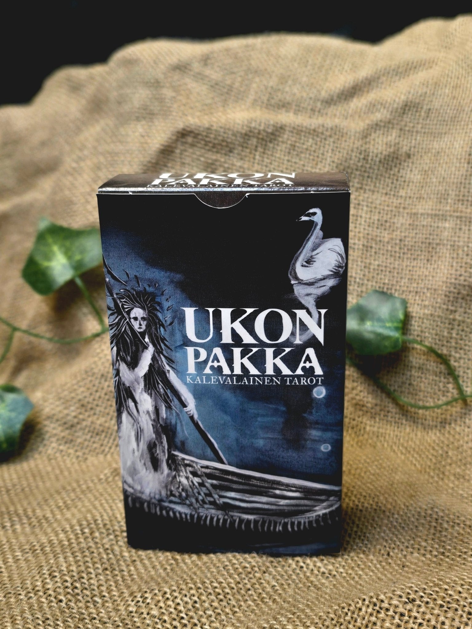 Ukon Pakka - tarotkortit ja kirja - Inked Mystiqs