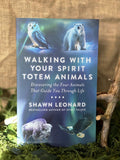 Walking with Your Spirit Totem Animals -&nbsp; Discovering the Four Animals That Guide You Through Life. Kirja englanniksi. 