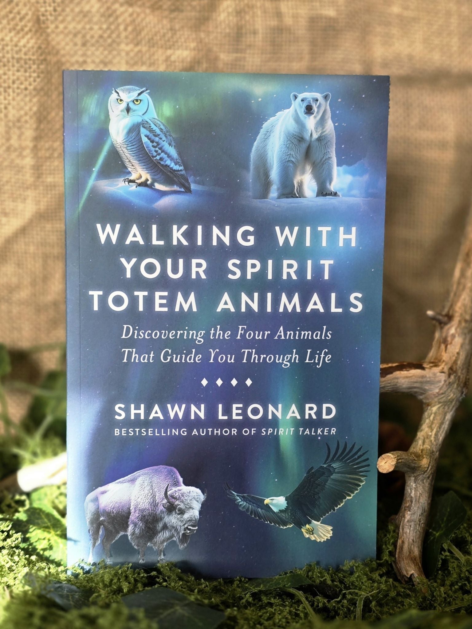 Walking with Your Spirit Totem Animals -&nbsp; Discovering the Four Animals That Guide You Through Life. Kirja englanniksi. 