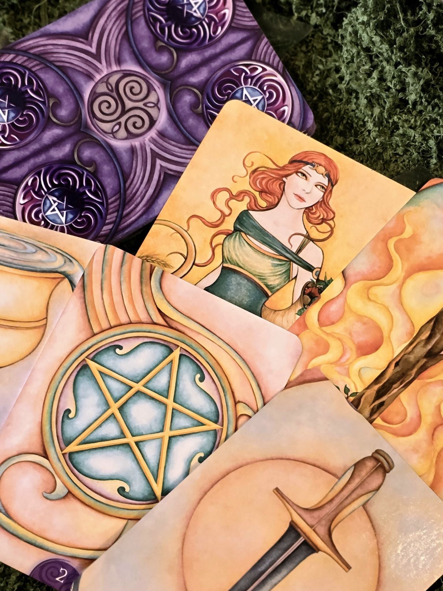 Wicca Oracle oraakkelikortit. Inked Mystiqsiltä.