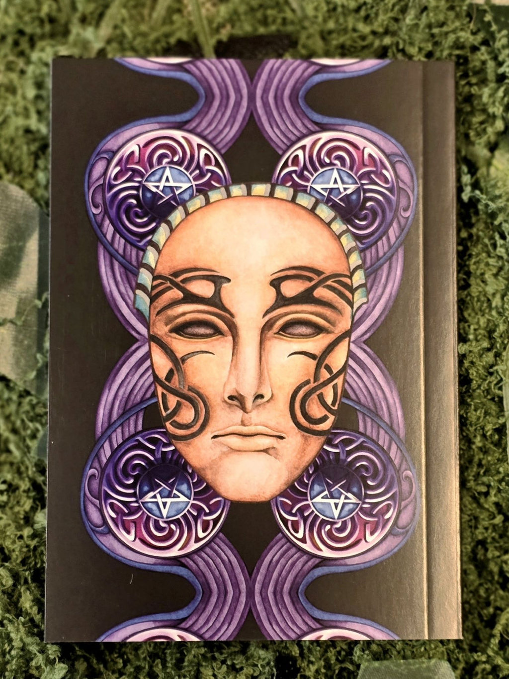 Wicca Oracle oraakkelikortit. Inked Mystiqsiltä.