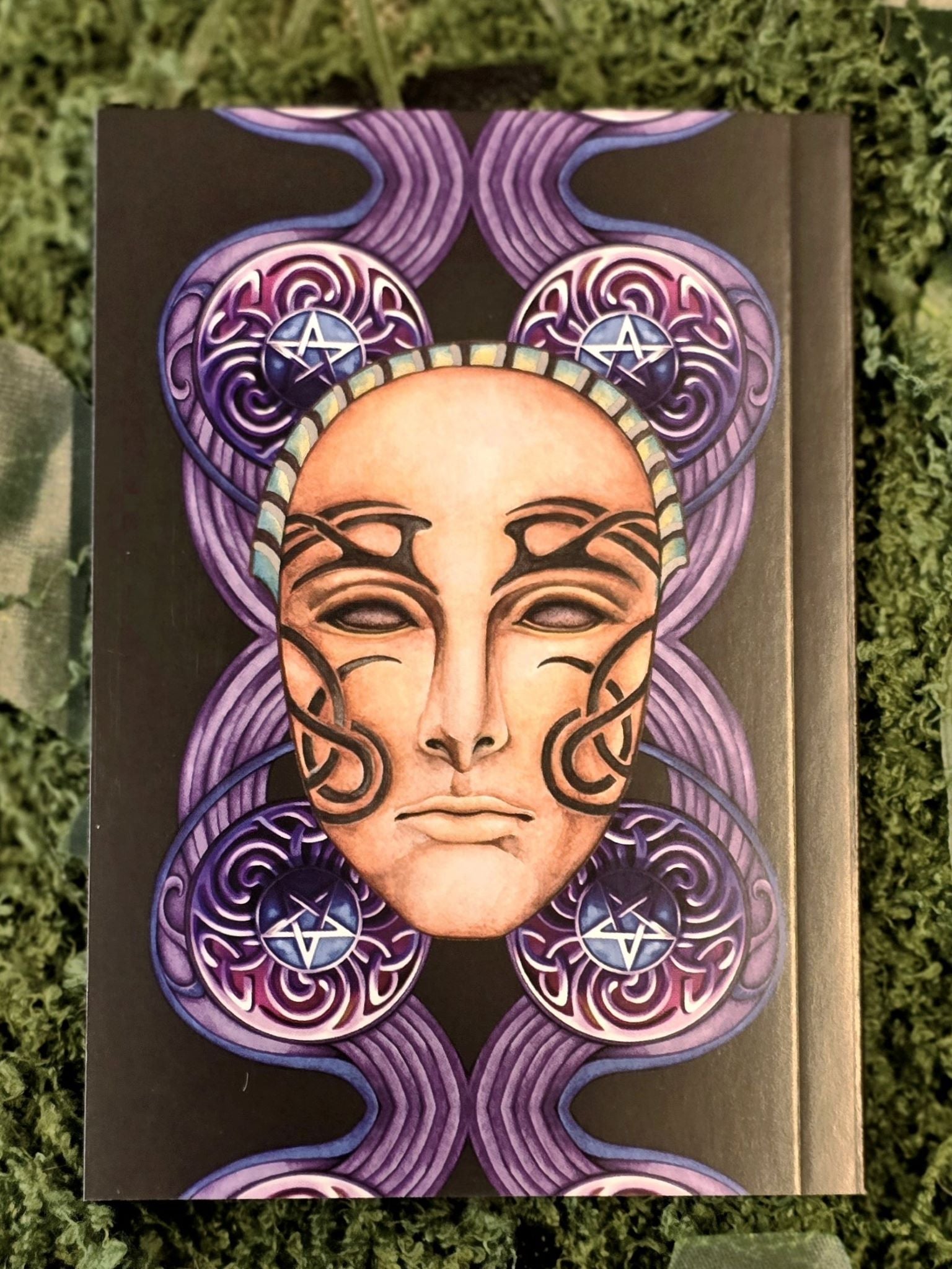 Wicca Oracle oraakkelikortit. Inked Mystiqsiltä.