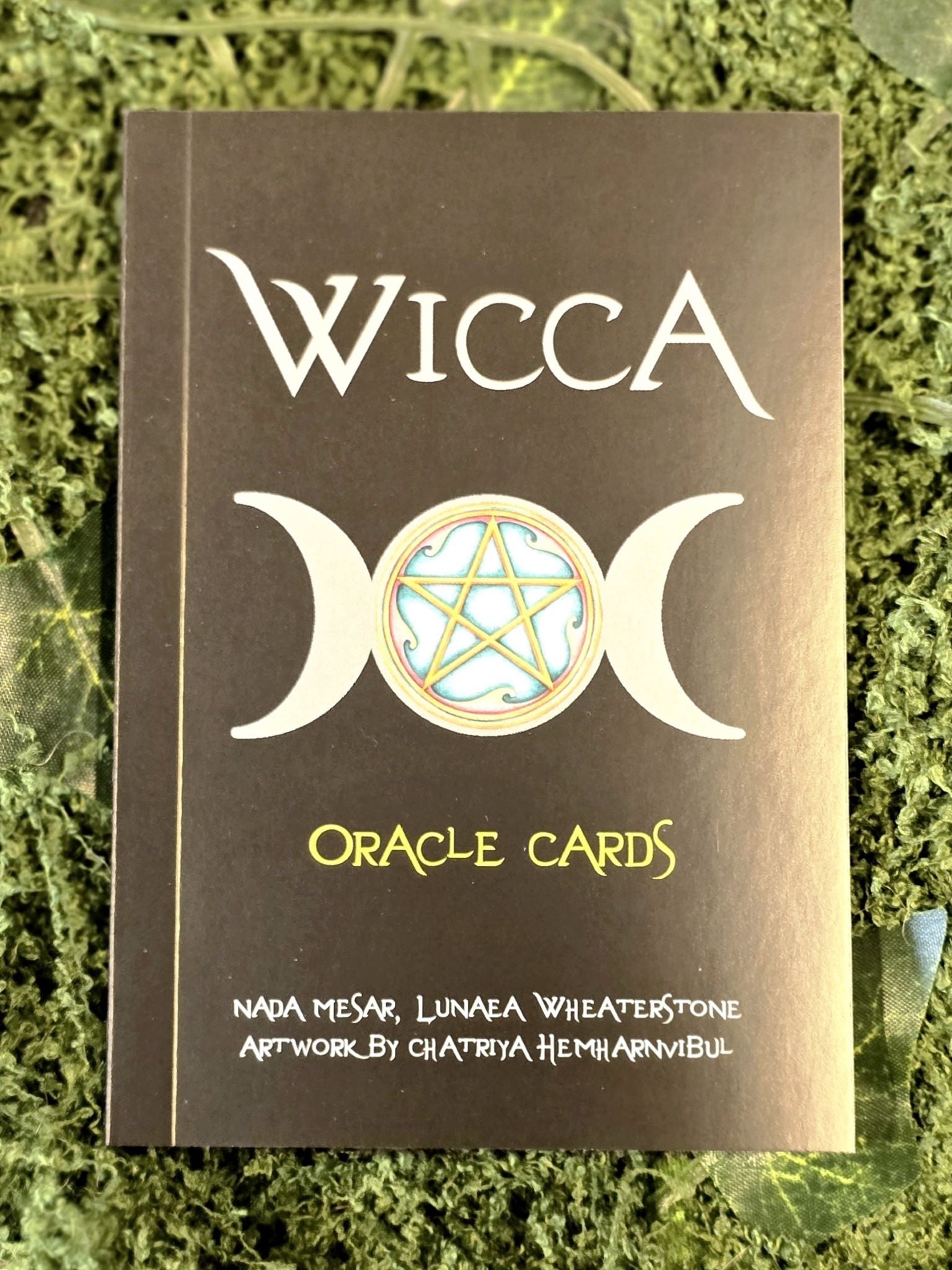 Wicca Oracle oraakkelikortit. Inked Mystiqsiltä.